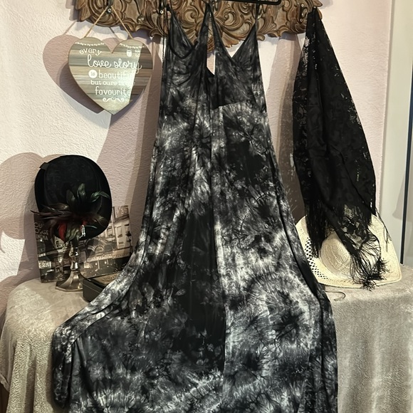🔥 SOLD 🔥Steve Madden tye dye maxi dress - Picture 3 of 16